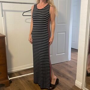 Maxi dress with side slits